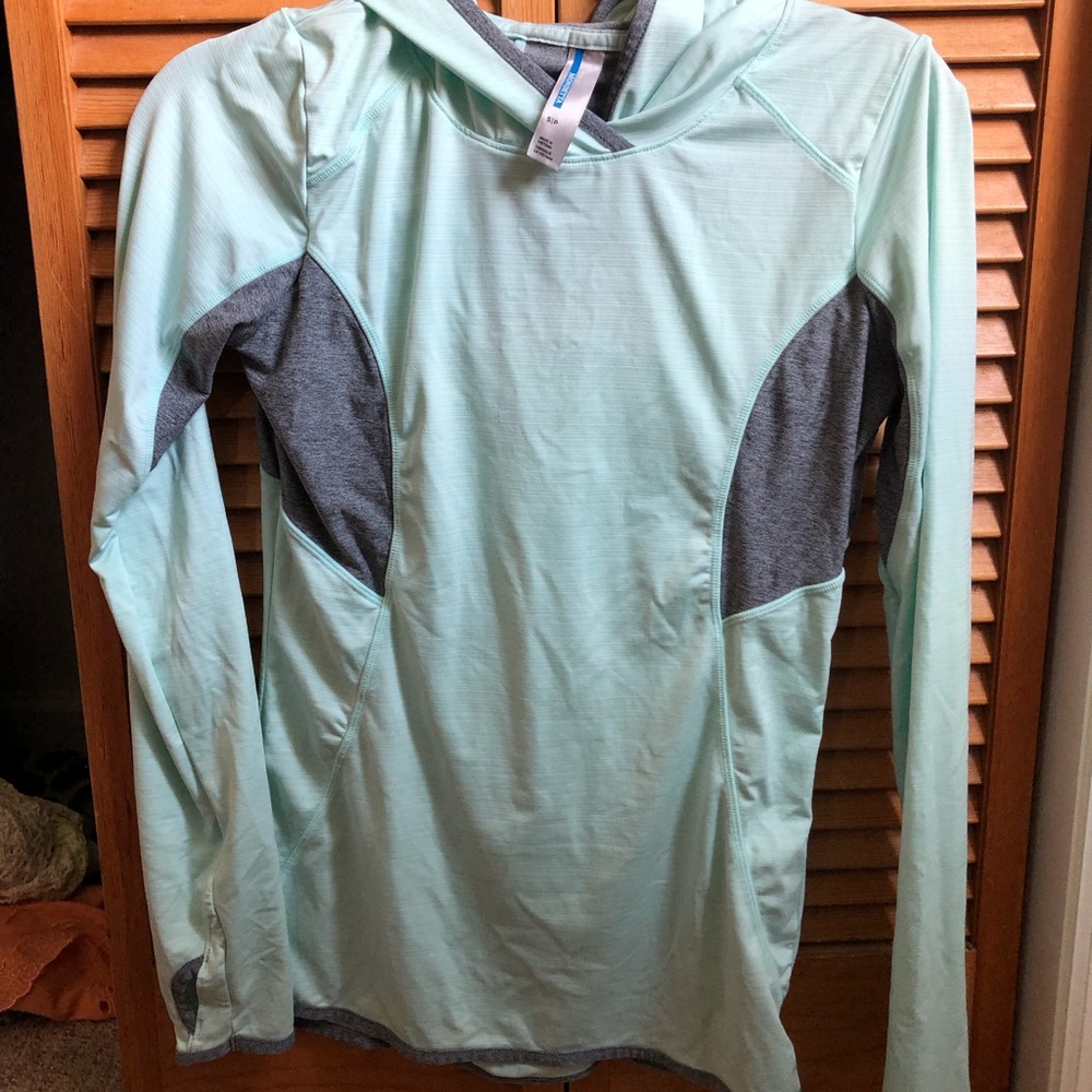 Workout pullover